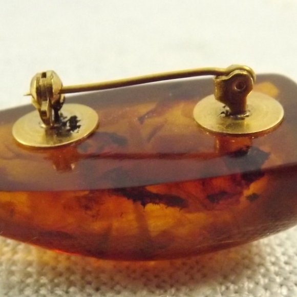 One-of-a-Kind Vintage Amber Brooch with Occlusions - Picture 5 of 10